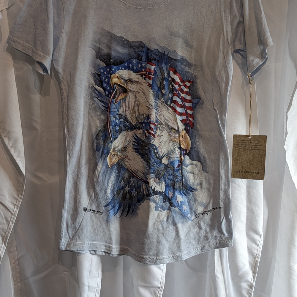 A4 The Mountain American Eagles Tshirt XS NWT